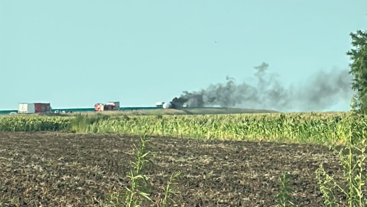  Stare de alertă pe A7. Cabina unui TIR încarcăt cu GPL a luat foc