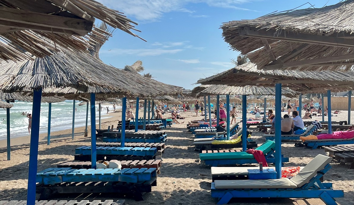 Românii au crezut că nu văd bine!  Cât costă un meniu complet în Eforie, în august, la un local chiar pe faleză