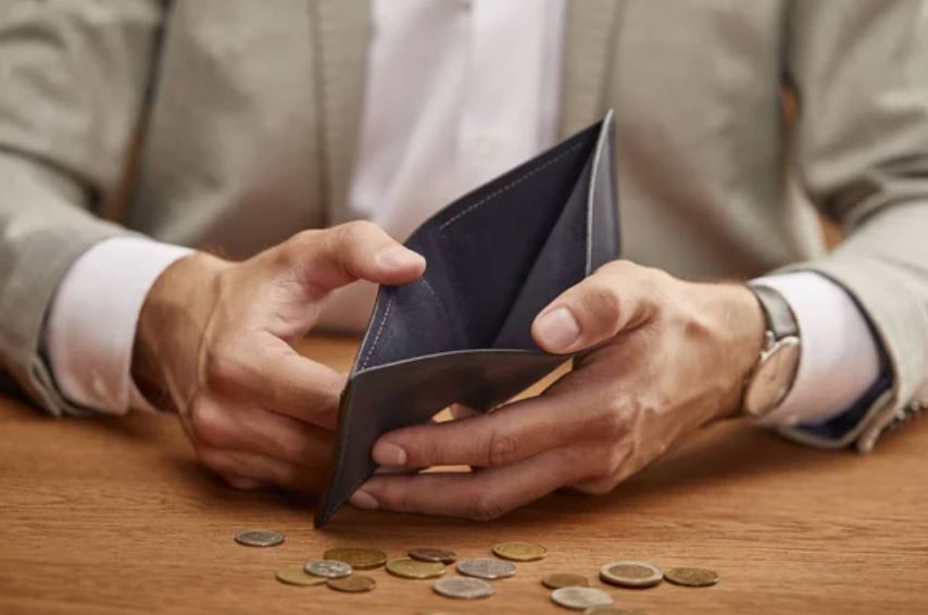 Cât de săraci sunt românii! La ce renunță cetățenii pentru a face față cheltuielilor 