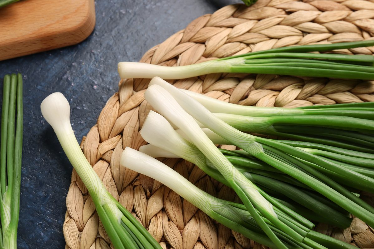 Ce beneficii uimitoare are ceapa verde? Iată de ce ar trebui să o consumi mai des!