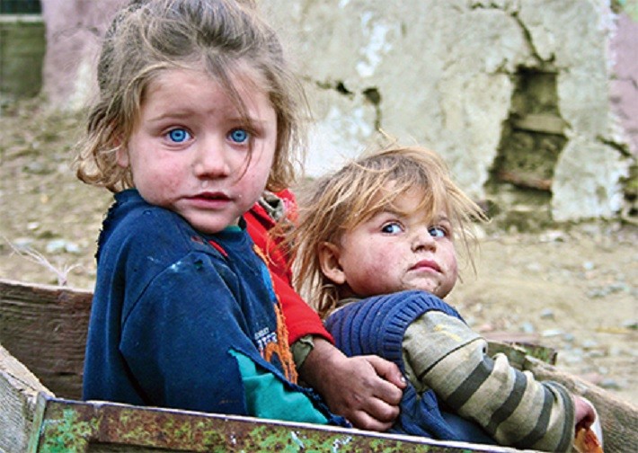 87% dintre familiile sărace din România nu își pot trimite copiii la școală!