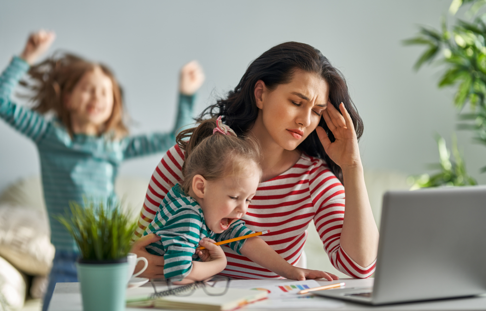 Statul taxează părinții care stau acasă cu copiii! Apel urgent al ASFANU către autorități