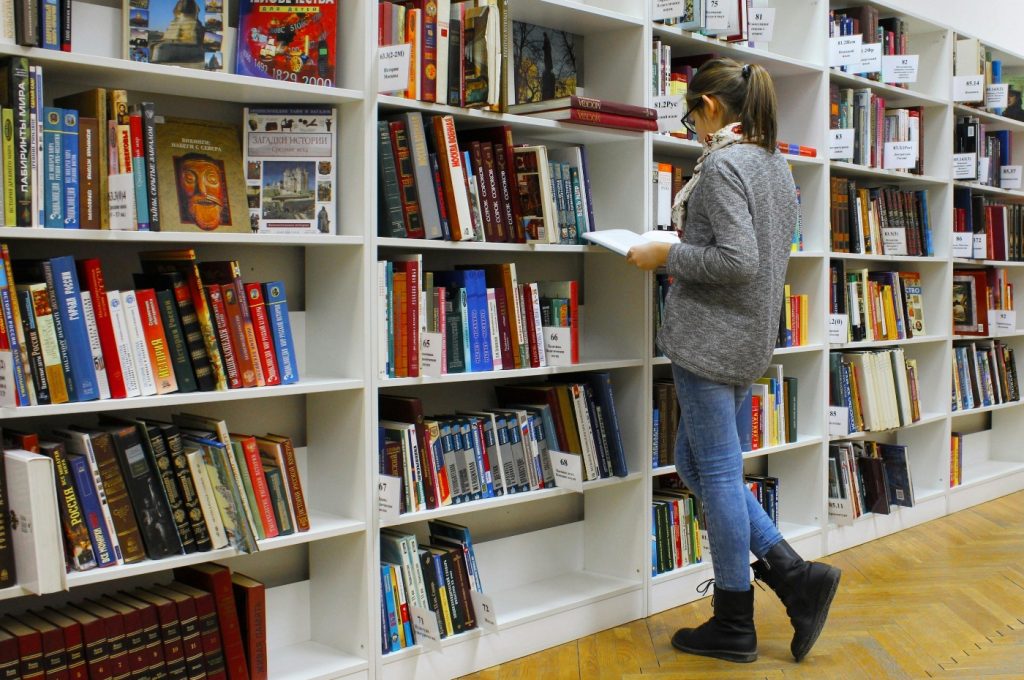 Cultura va fi taxată în România! Cărțile se scumpesc, mai multe librării și edituri se închid! 
