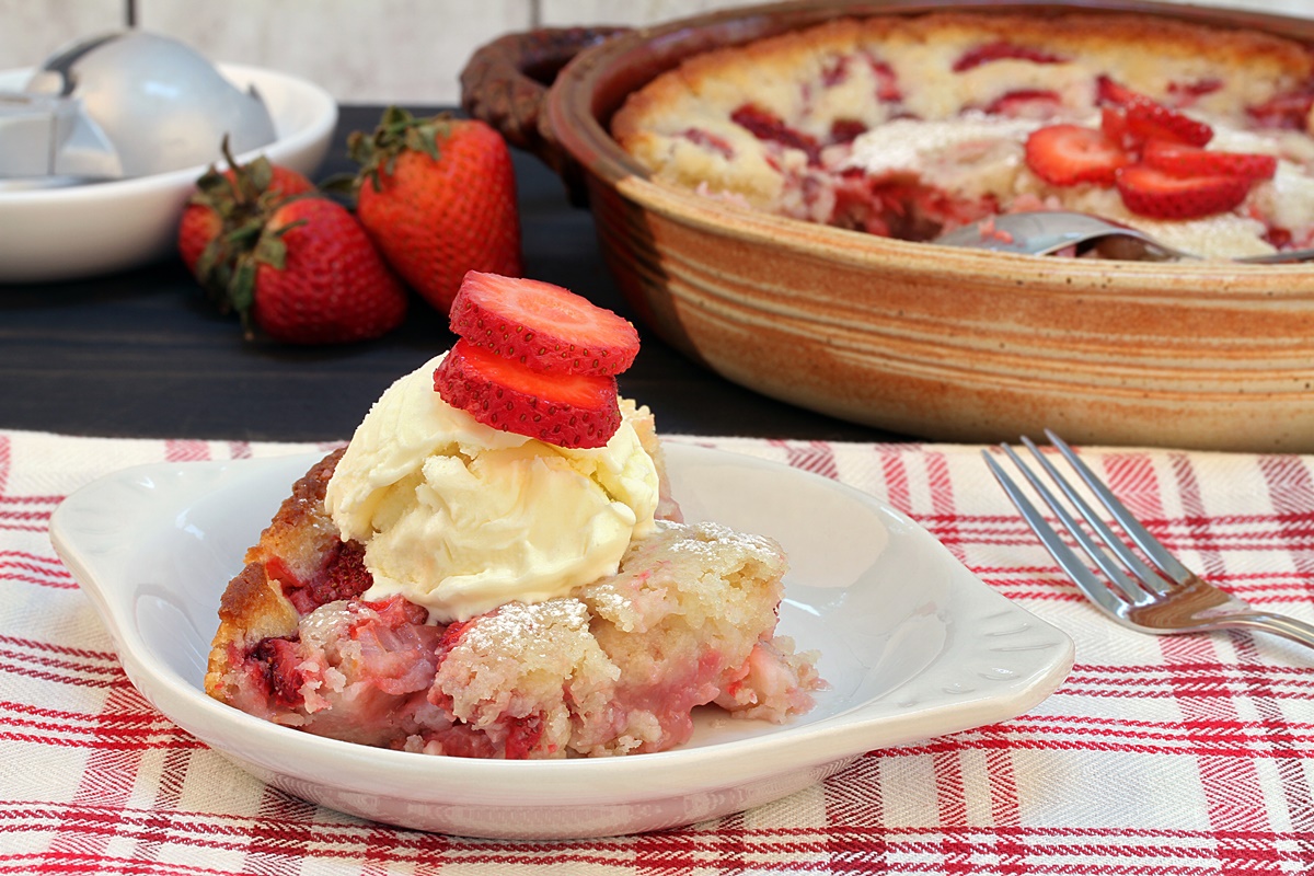 Cum să faci un desert cu căpșuni. O prăjitură foarte simplă, dar delicioasă!
