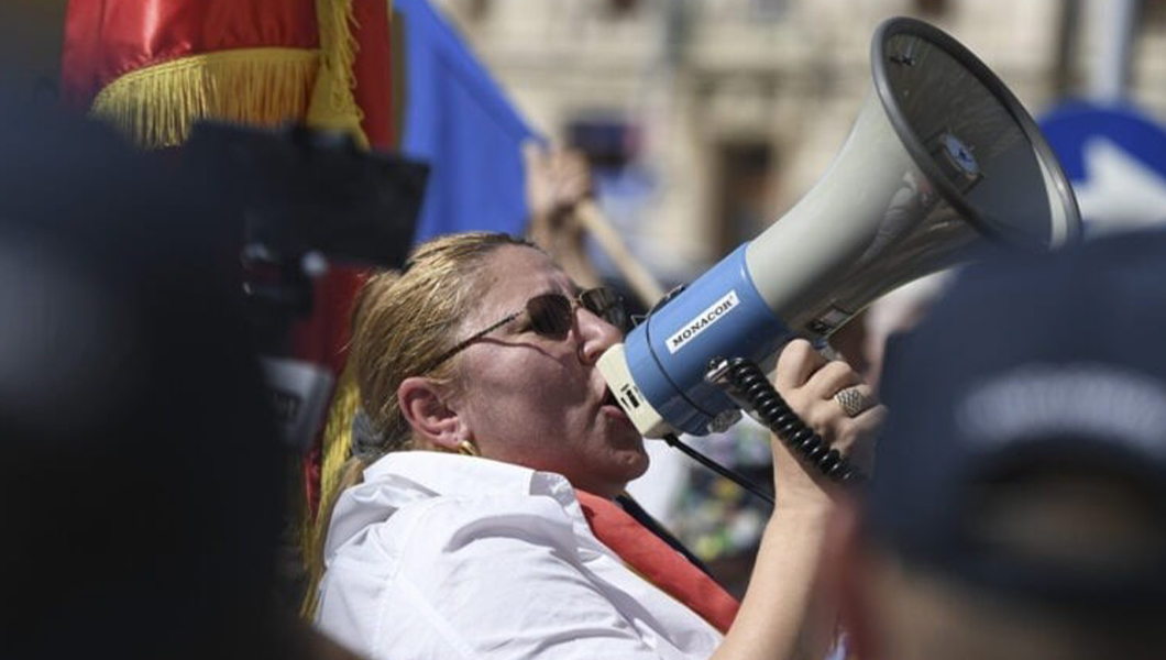 Diana Șoșoacă ia apărarea fermierilor din Lungulețu și cere asedierea sediilor Apa Nova și Apele Române: „Dacă vor să refacem răscoala de la 1907 în 2025, o vom face!”