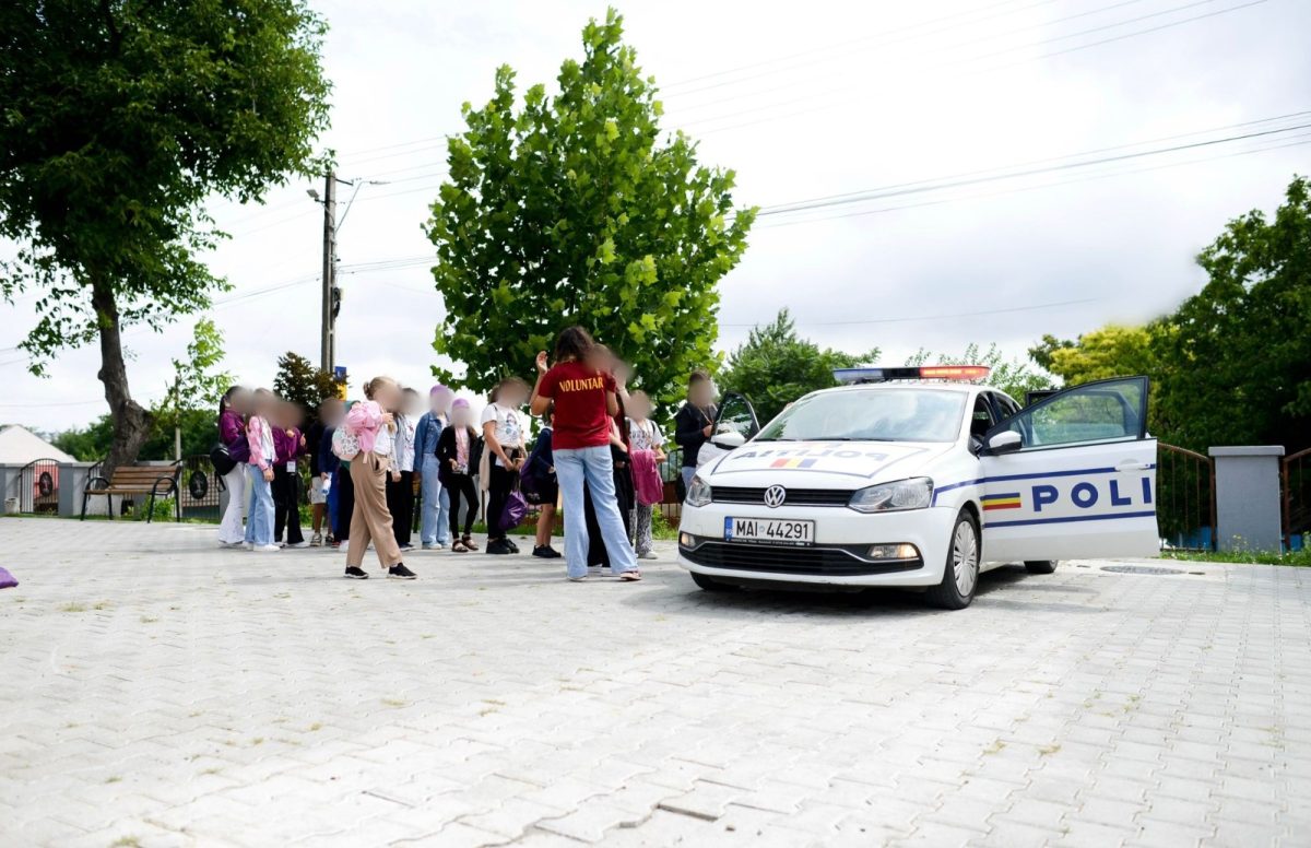 Copilărie în siguranță! Polițiști, voluntari și preoți, alături de peste 100 de copii în tabăra de la Belcești