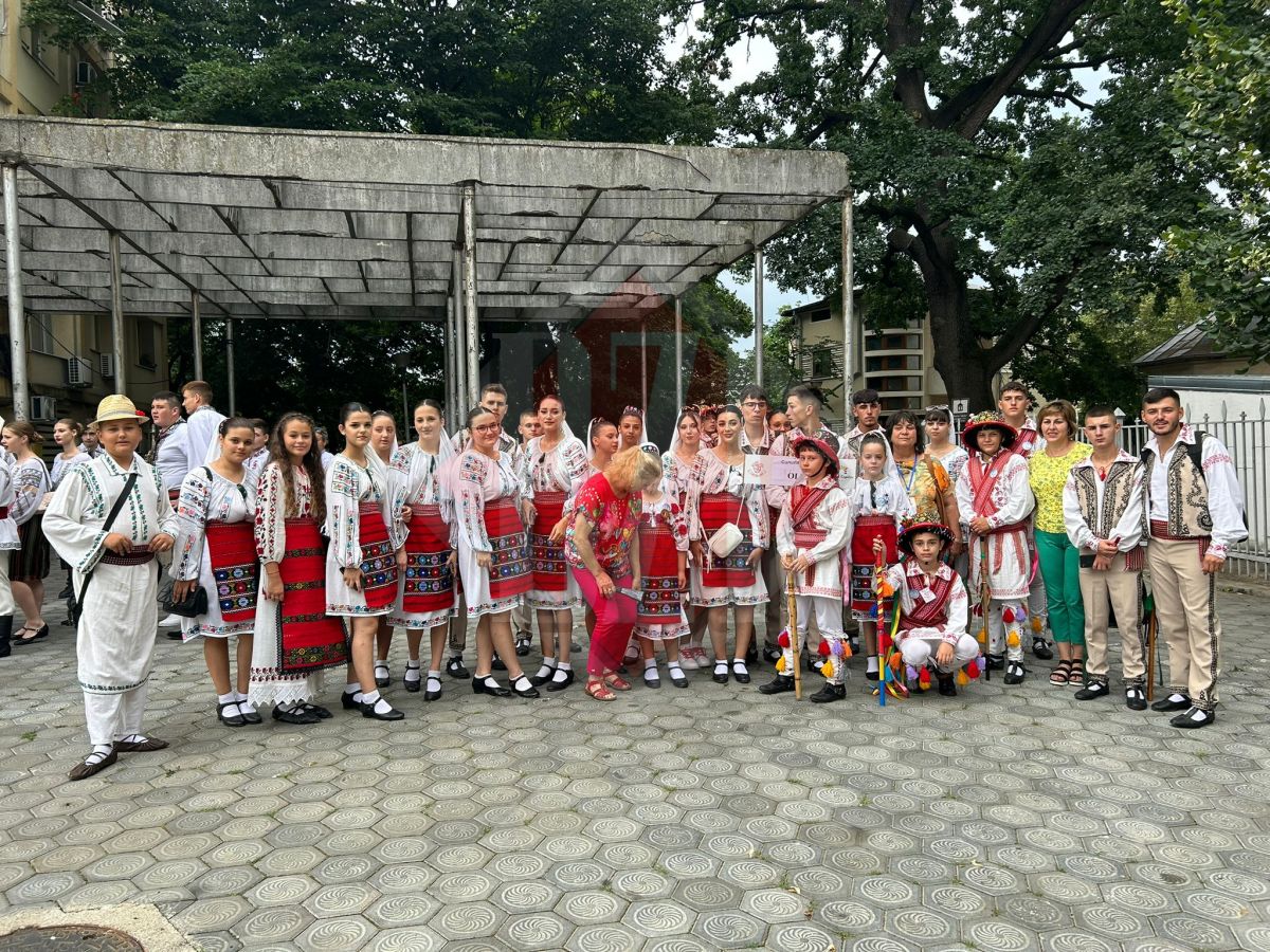 Iașul îmbracă straie de sărbătoare! Parada portului popular deschide Festivalul de Folclor „Cătălina”