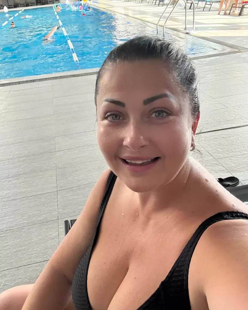 Gabriela Cristea a pozat în costum de baie! Cum s-a fotografiat în piscina din curtea casei sale – GALERIE FOTO