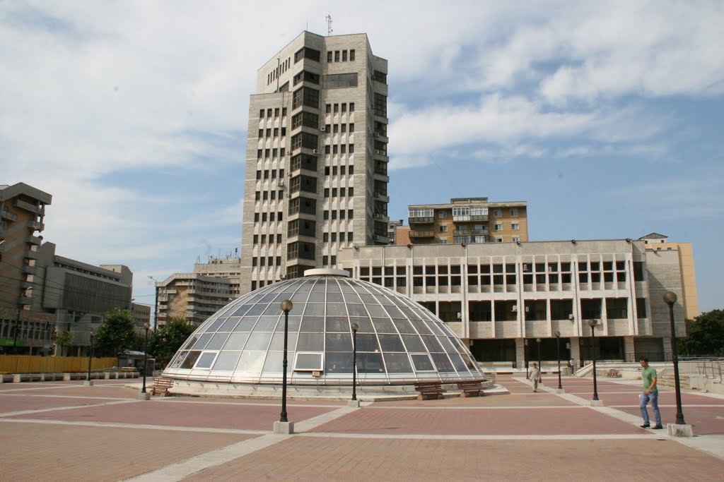 Intervenție a pompierilor în zona Halei Centrale din Iași, după degajări de fum dintr-o gură de aerisire