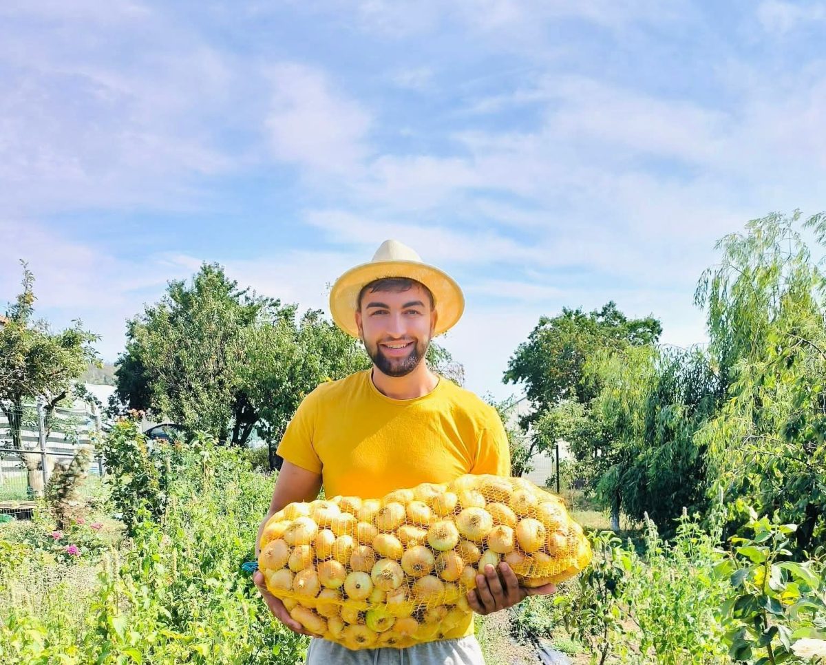 De la Pogonești la Iași și înapoi pe câmp! Cum un tânăr absolvent a crescut, cu știință și trudă, o fermă care inspiră o generație