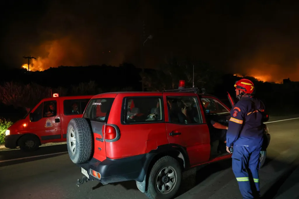 Românii își abandonează vacanțele din Grecia. Insulele preferate, cuprinse de incendii
