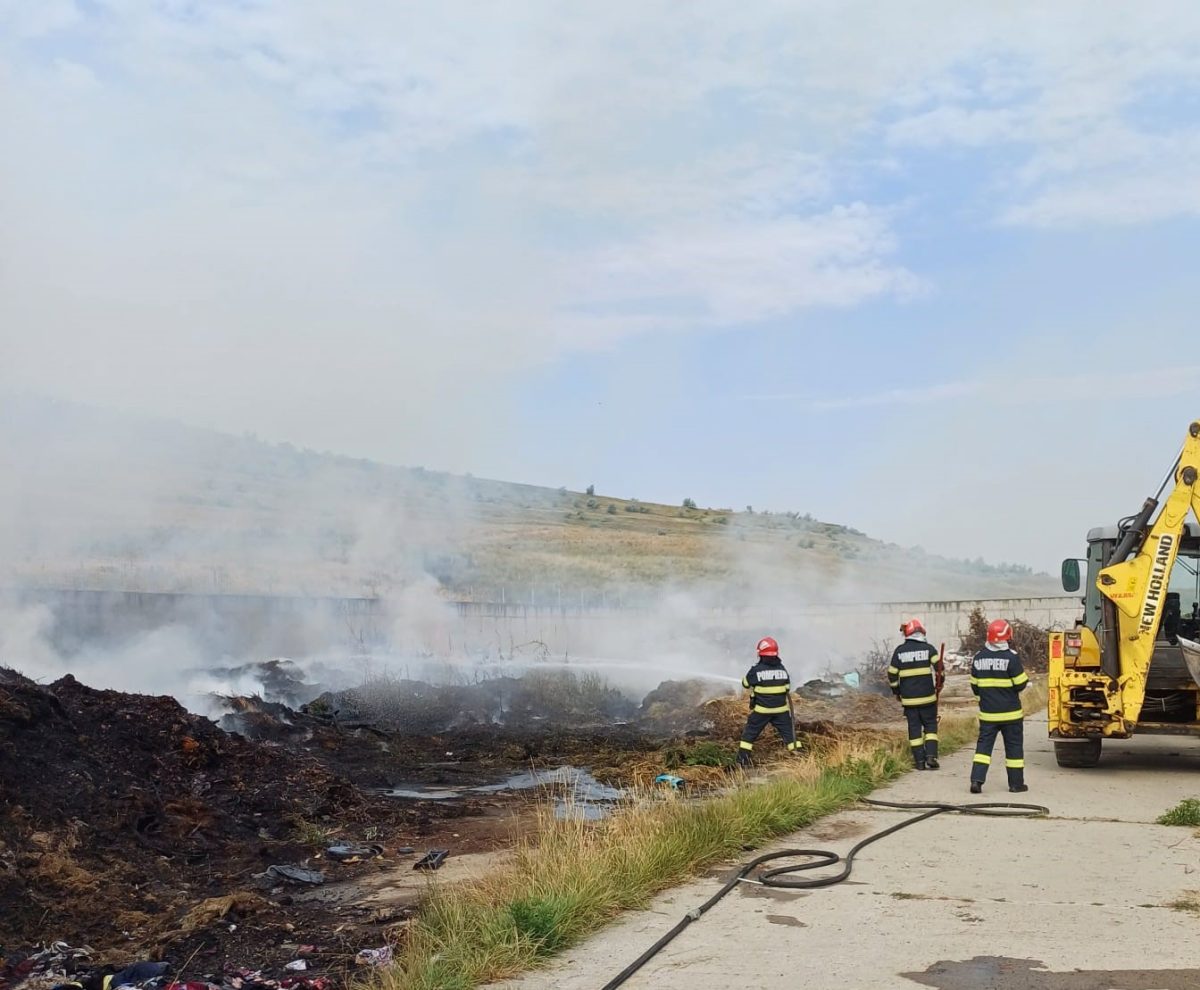 Incendiu la o platformă de depozitare a deșeurilor vegetale în satul Uricani, comuna Miroslava