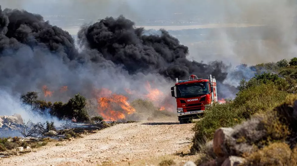Foc și caniculă în Cipru! Cel mai mare incendiu al verii face primele victime
