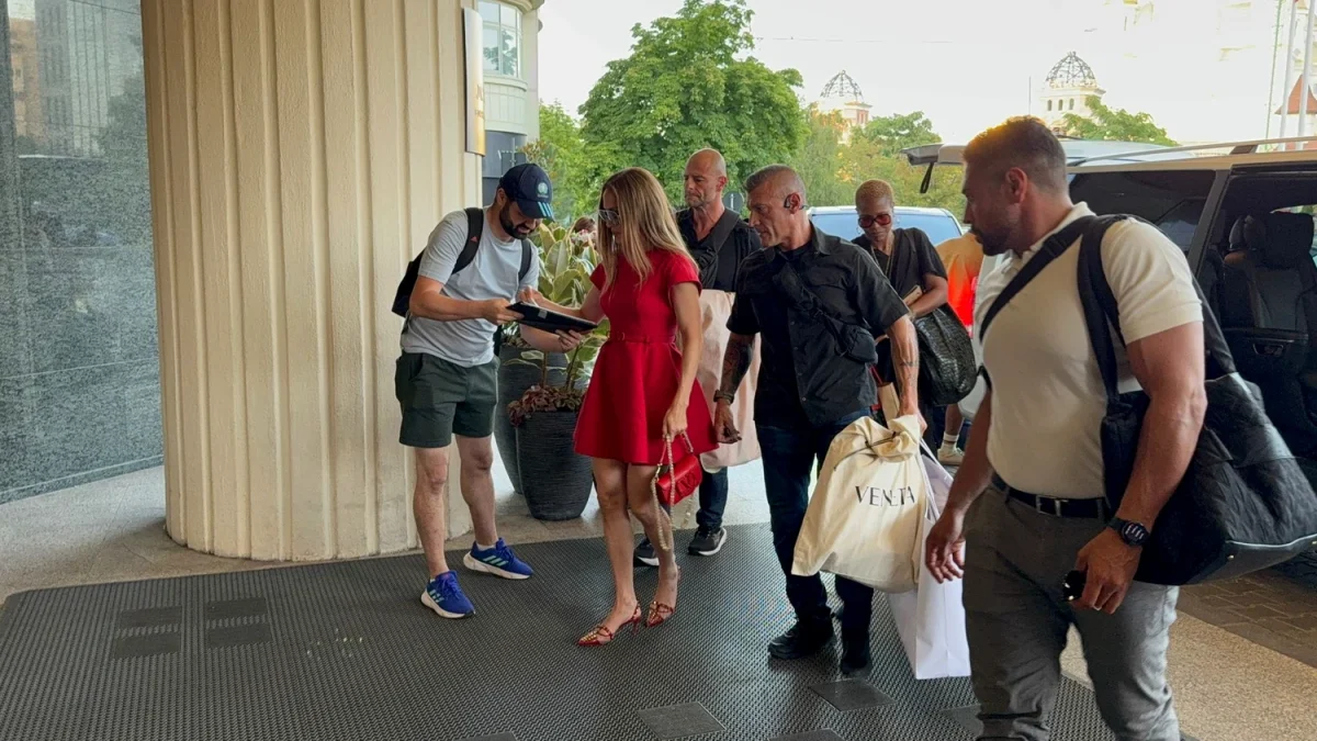 Jennifer Lopez a sosit în București! La ce hotel de lux s-a cazat și ce a pățit la intrare. “Este bombă!”