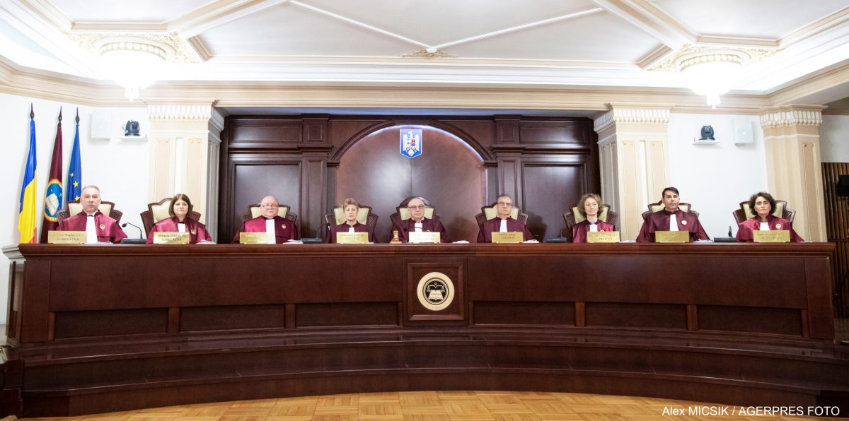 Judecătorii CCR nu vor avea tăiate pensiile speciale! Face ”blat” Guvernul Bolojan?