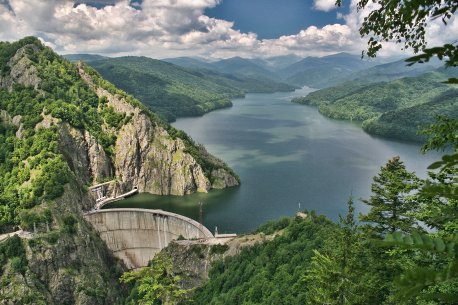 Lacul Vidraru – Iată frumusețea ce se află în inima munților Făgăraș!