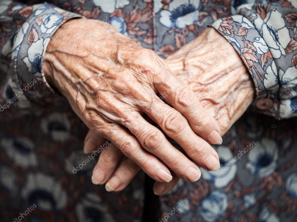 Coșmarul unei mame cu 16 copii! Femeia de 84 de ani nu mai este primită în casă