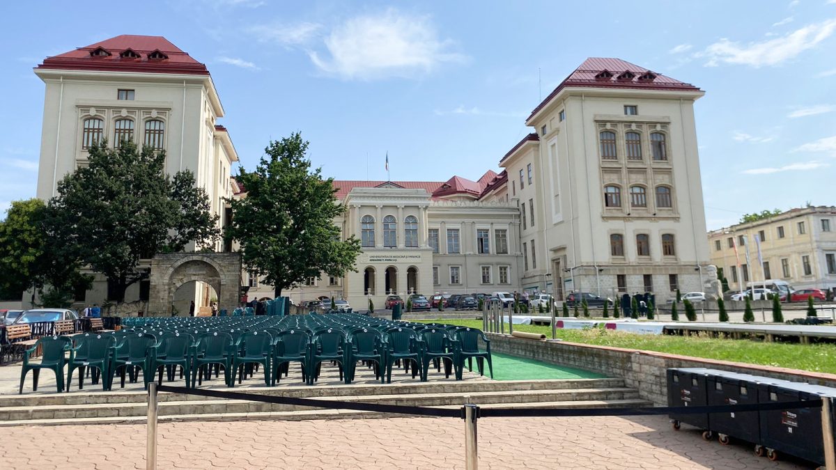 Peste 1.600 de absolvenți ai UMF Iași depun, astăzi, Jurământul lui Hipocrate. Prof. dr. Viorel Scripcariu: „Promoția 2025 este una cu totul specială”