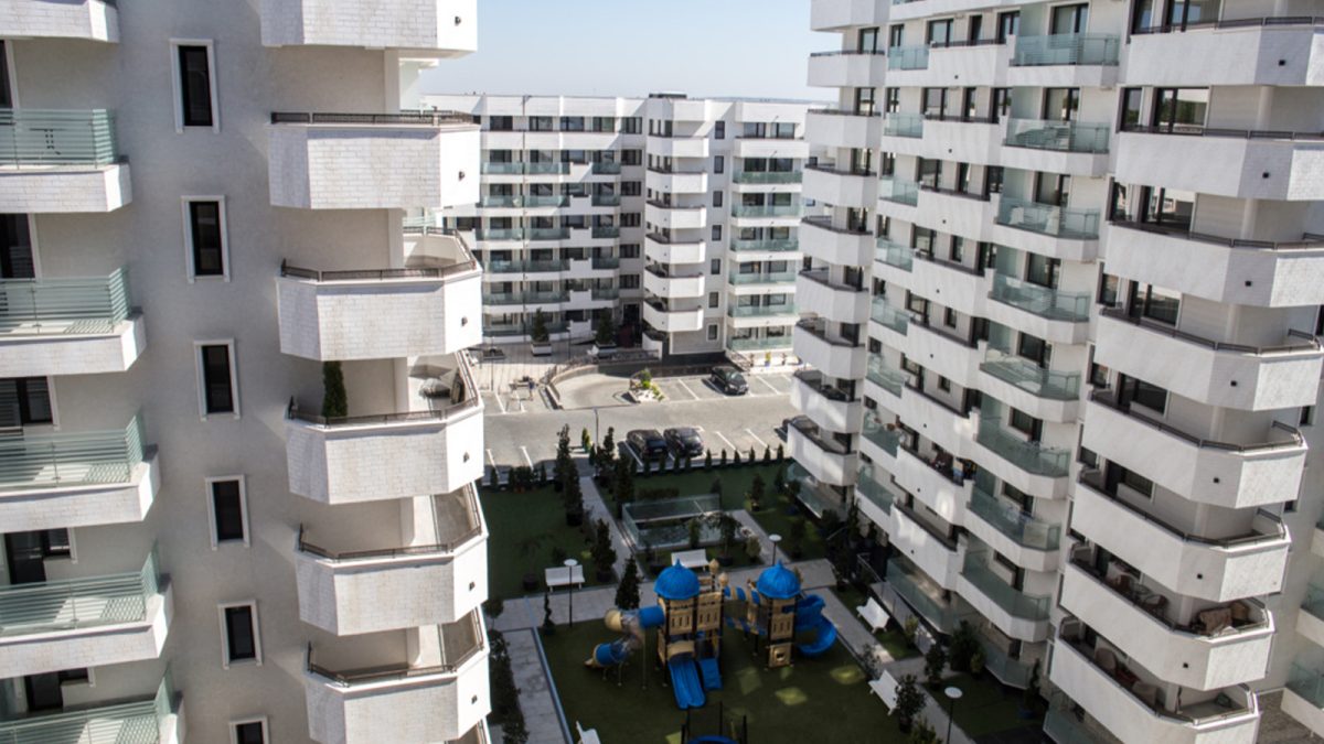 Creșterea TVA-ului în imobiliare a generat panică în rândul clienților care se grăbesc să cumpere apartamente noi. Agențiile abia fac față cererii: „Avem un val de cumpărători luna asta”