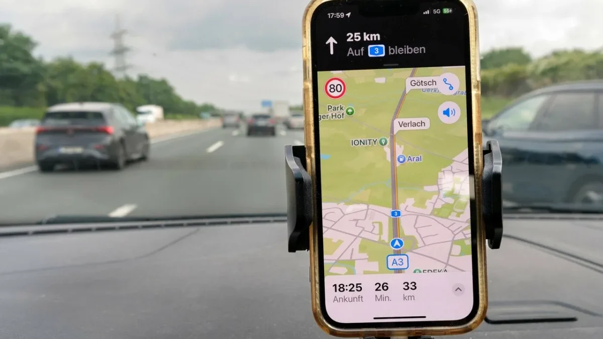 A apărut un nou concurent pentru Waze și Google Maps. Aplicația GPS cucerește topurile descărcărilor