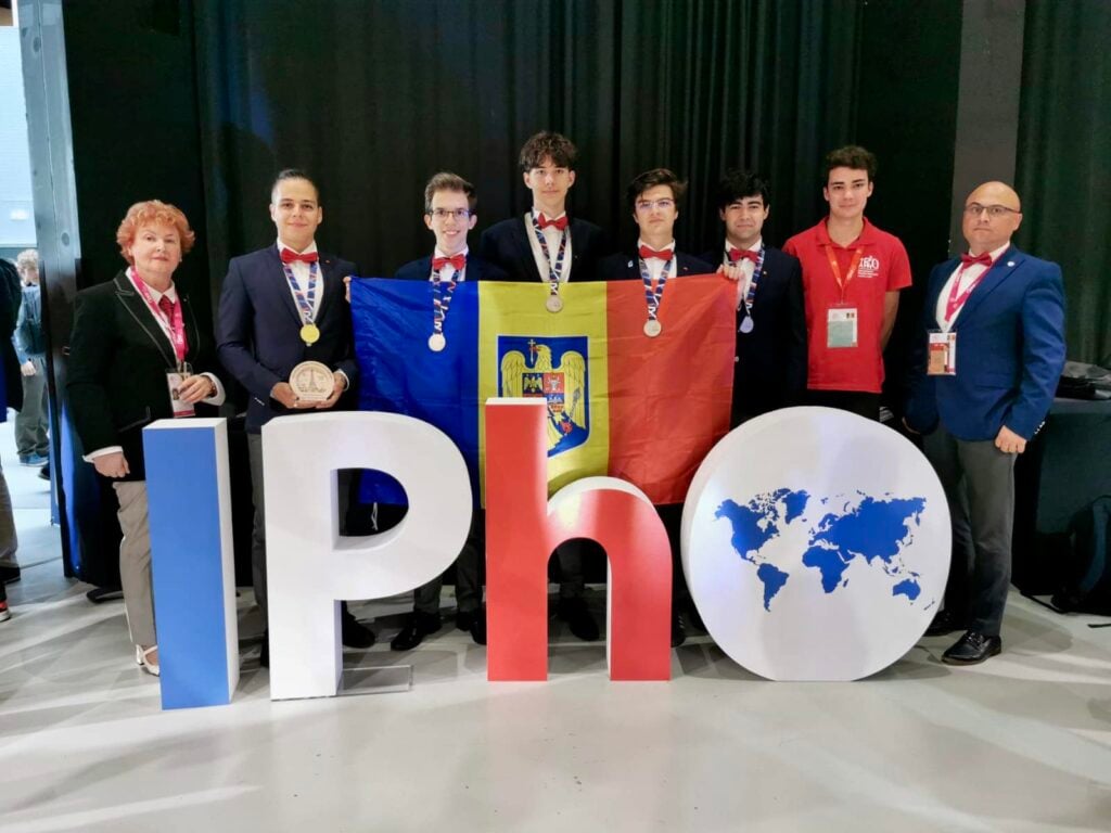 O medalie de aur, patru de argint și două premii speciale pentru România, la Olimpiada Internațională de Fizică 2025