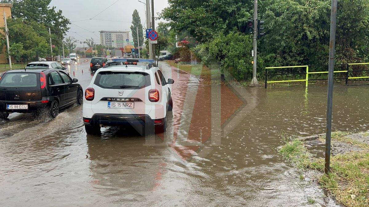 Pasajul din Mircea, blocat de Poliția Locală Iași din cauza inundațiilor provocate de ploaia torențială