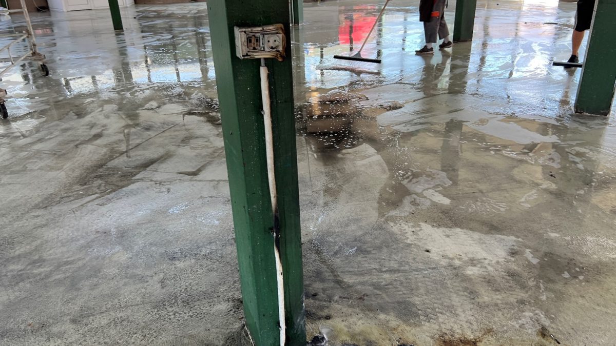 Un comerciant care vindea brânză a dat foc la piața Alexandru cel Bun! Pompierii au descoperit imediat cauza incendiului
