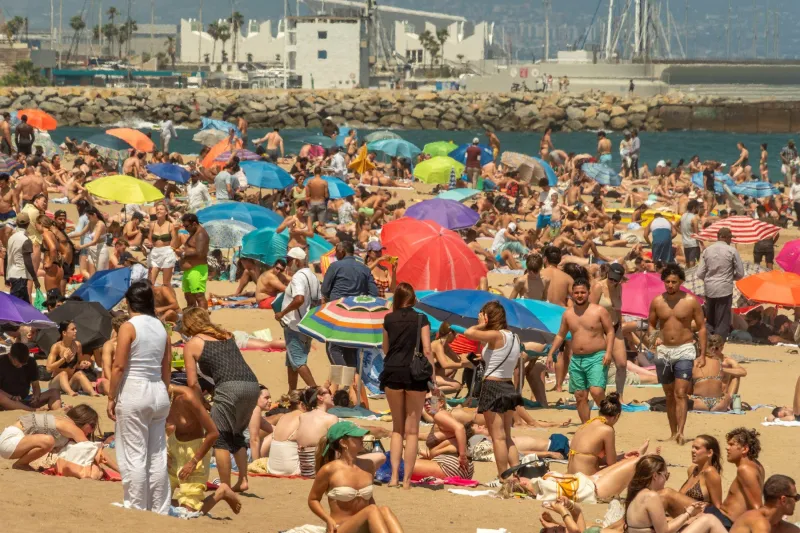 Spaniolii au fost izgoniți de pe propriile plaje! Ce se întâmplă în stațiunile de vis