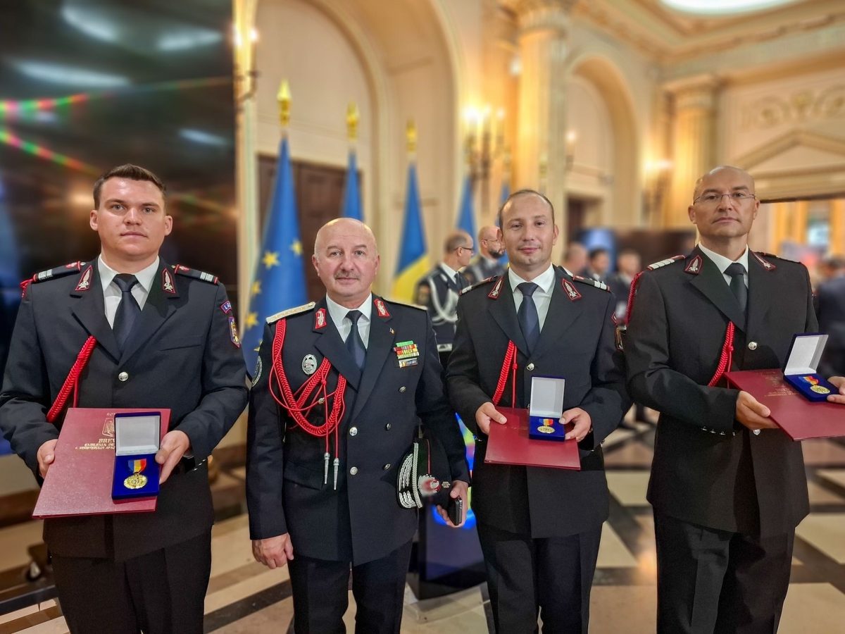 Un erou în afara uniformei! Pompierul care a acordat primul ajutor victimelor din accidentul din Lețcani, premiat pentru curajul său