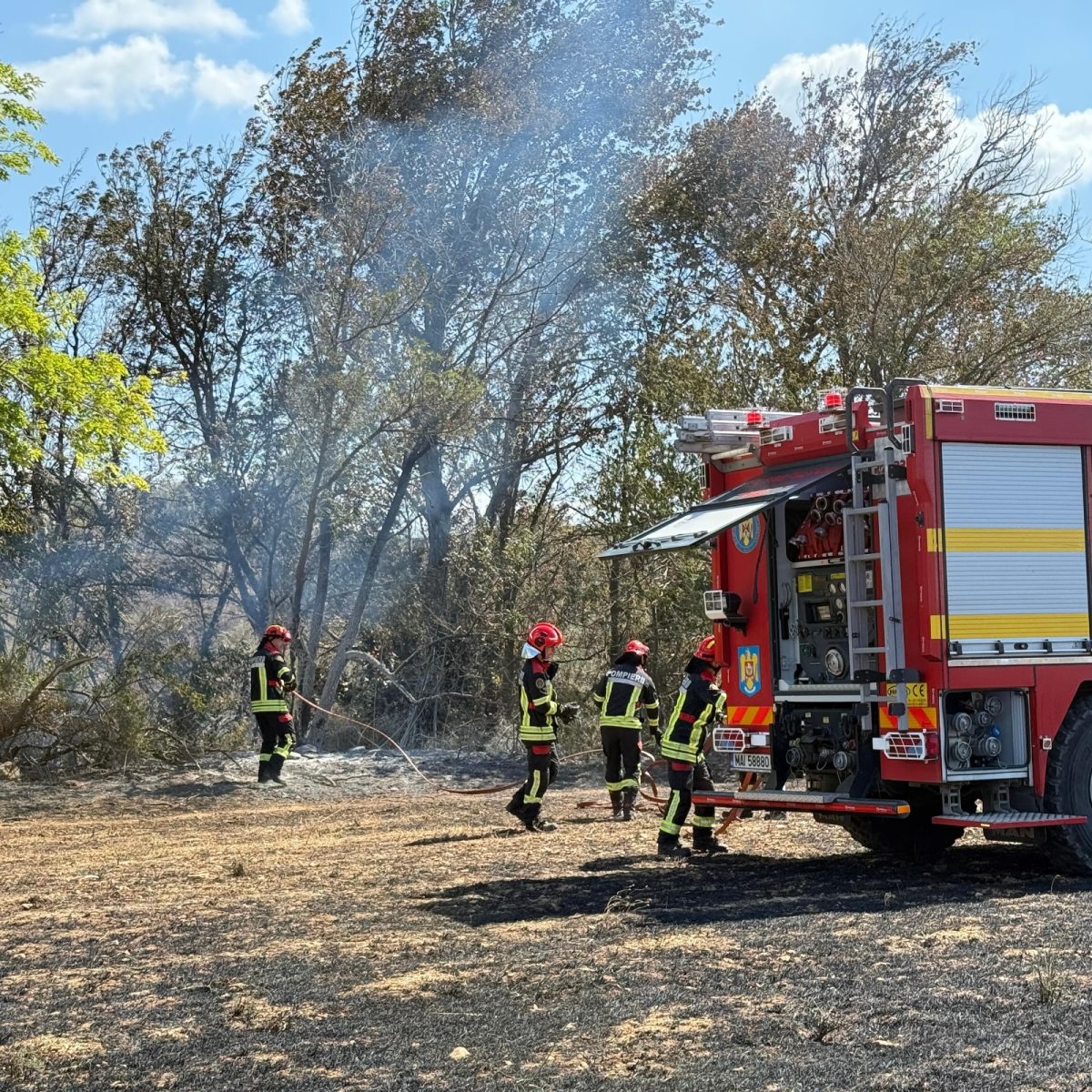 Pompierii români mobilizați în Franța pentru stingerea unui incendiu de pădure major