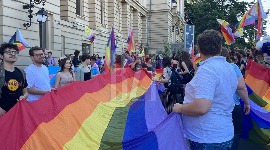 Centrul Iașului, blocat de niște ciudați. Șoferii sunt nemulțumiți: ”Românii trebuie să meargă mai des pe la biserică ”