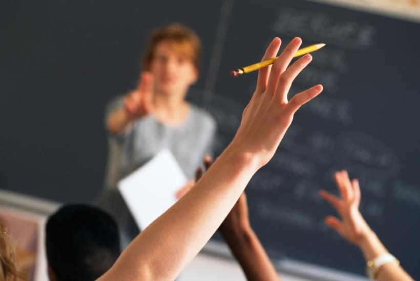 CCR a decis! Ce se întâmplă cu profesorii care predau 20 de ore în loc de 18