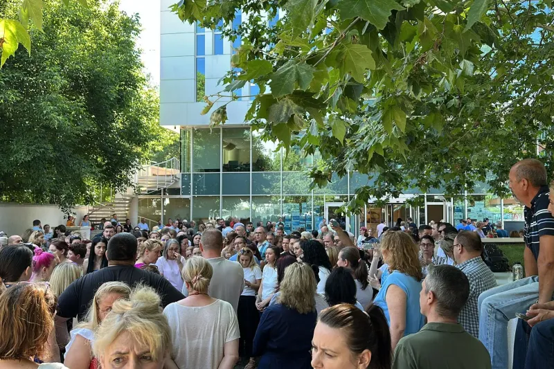 Guvernul Bolojan în fața unui val de proteste! Bugetarii rup gardurile, cer salarii decente și demisii imediate