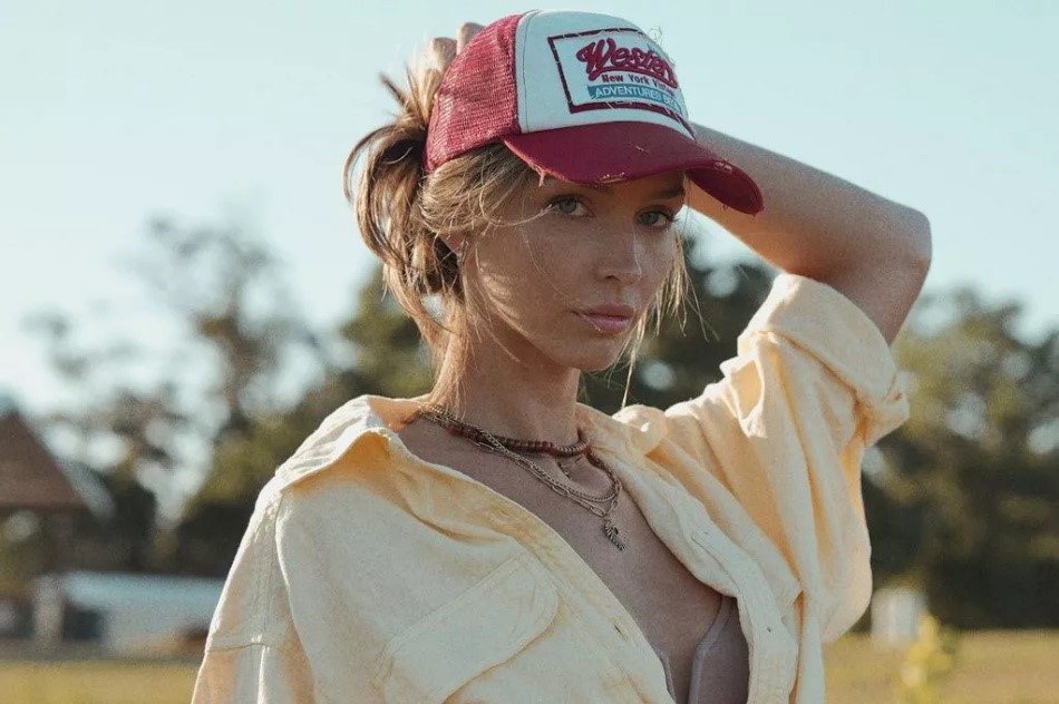 Rachel Cook face milioane din OnlyFans. Iată de ce este numită „cea mai sexy femeie fermier”