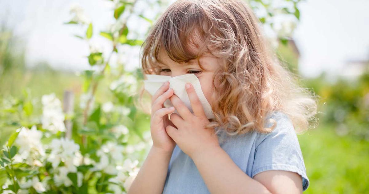 Ce simptome resimți când ai rinită alergică? Metode de prevenție și tratament