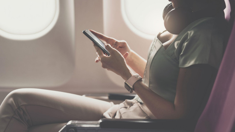 Facturi uriașe pentru românii care nu își închid telefoanele în avion! Iată cum este posibil