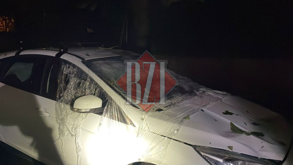 Autoturism distrus în municipiul Iași! Pompierii intervin