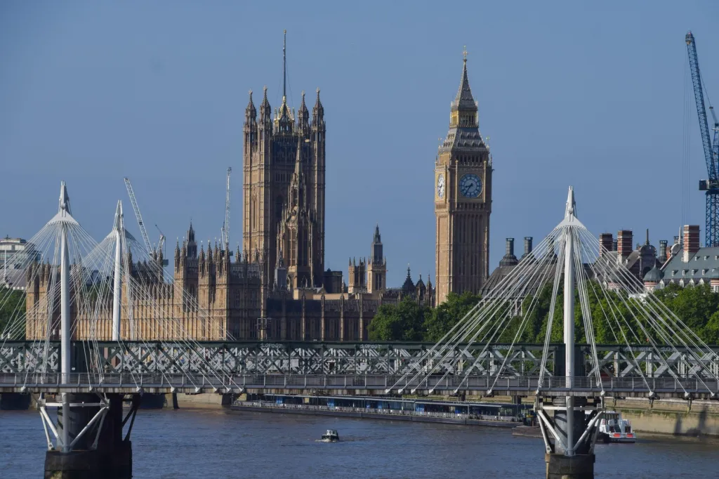 Teroare lângă Tower Bridge! Martorii au fugit urlând după ce au văzut sânge peste tot
