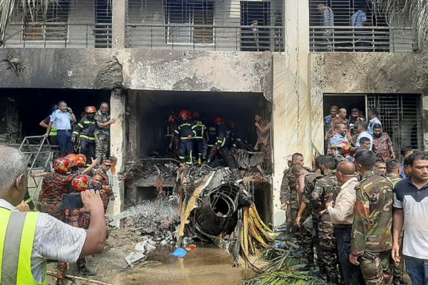 Un avion de antrenament s-a prăbușit într-o grădiniță! Vezi primele imagini și declarații șocante