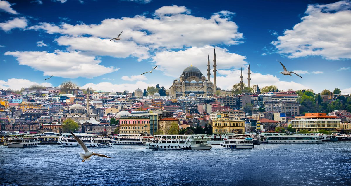 Vrei o vacanță în Istanbul? Iată ce trebuie să știi înainte de plecare și de ce merită vizitat. Poți avea o experiență unică între două continente