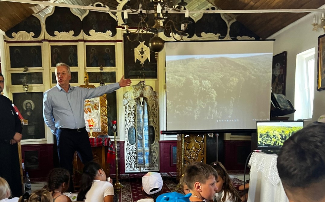 A avut loc activitatea „Tabăra din pridvorul satului” cu tema „Arborii monumente ale naturii și ariile naturale protejate din jurul Iașului“