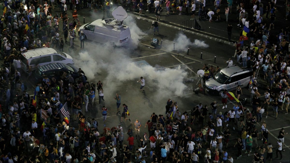 Protest în Piața Victoriei de organizația „Corupția Ucide”. PSD este atacat de USR