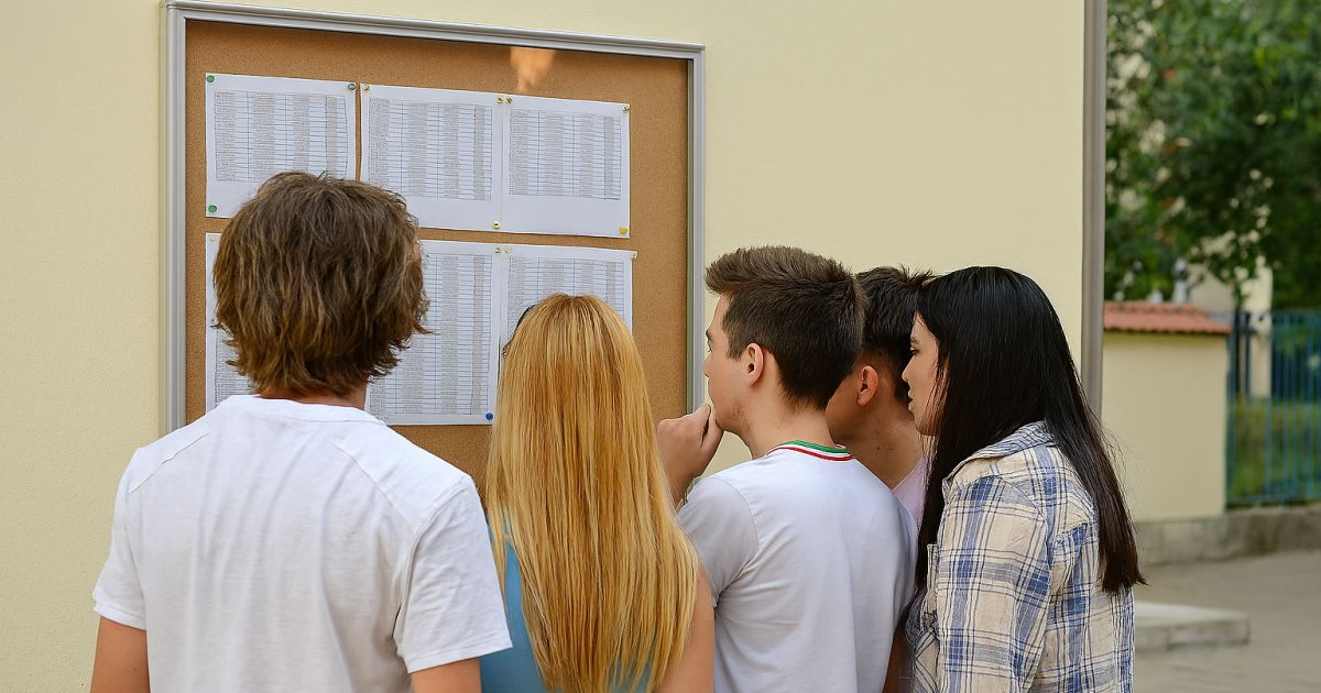 Rezultatele inițiale la Bacalaureat, sesiunea de toamnă, vor fi afișate astăzi. Când și unde vor putea depune absolvenții din Iași cererile pentru vizualizarea lucrărilor