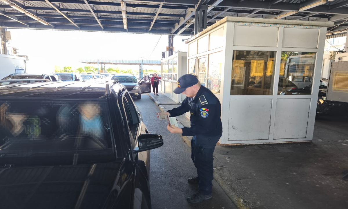 Aflat fără drept la volan, sancționat penal de polițiștii de frontieră hușeni