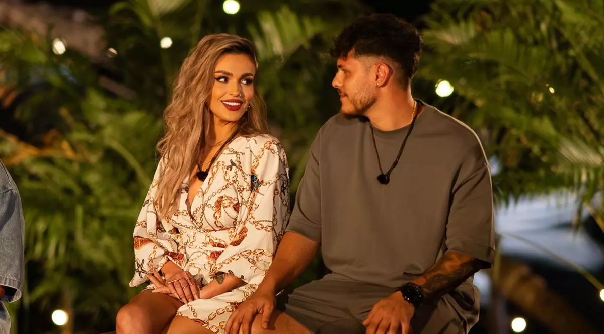 Andrei a ironizat-o pe Ella după ce aceasta l-a înșelat cu ispita Teo la Insula Iubirii: „Îi mulțumesc lui Dumnezeu că mi-a deschis ochii și ei picioarele”