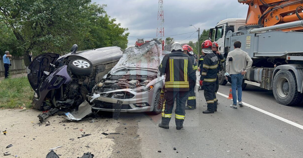 Urmărire ca în filme la Tomești. Un moldovean a provocat un accident rutier în timp ce era cu poliția pe urme. Iată imaginile
