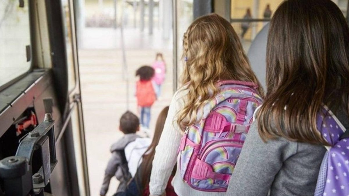 Două treimi dintre elevii din Zona Metropolitană învață în alte localități. Primăria cere investiții urgente în infrastructura școlară