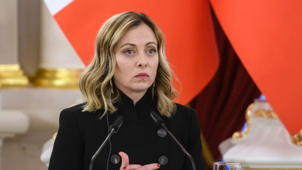 Giorgia Meloni cere acțiuni dure după ce imagini cu ea și alte femei au fost postate pe un site pentru adulți