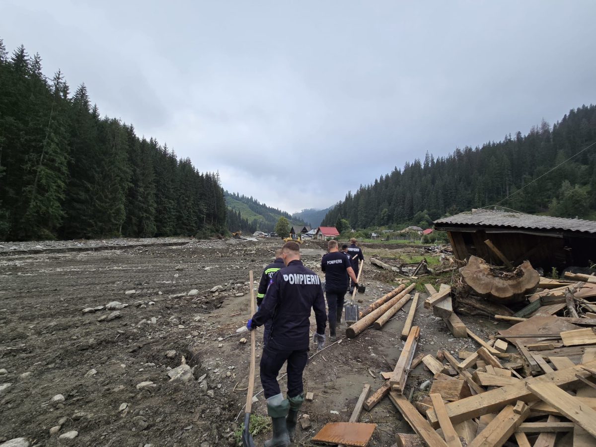 Pompierii ieșeni sunt alături de comunitățile din Broșteni, județul Suceava