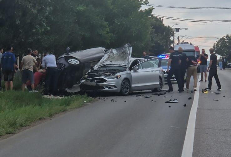Accident rutier în Tomești! O mașină a ieșit în afara carosabilului